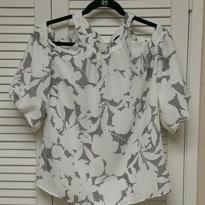 "Brand New" Beautiful Blouse